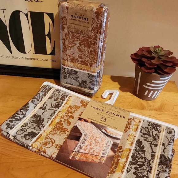 Gorgeous Fall Table Runner & Napkin set -Acorn/Leave Jacquard~ NEW! - Picture 1 of 6